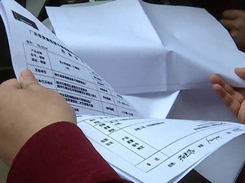 商販在仁和一小區(qū)內(nèi)銷售 環(huán)保鍋 ,號(hào)稱省電省氣保溫十小時(shí) 真有這么神奇